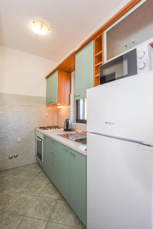 Apartmani Marija Ljubica Паг Екстериор снимка