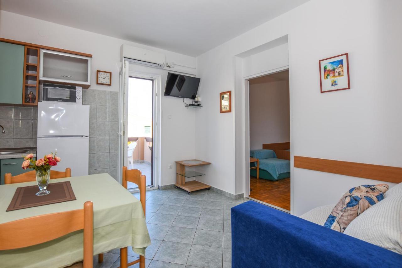 Apartmani Marija Ljubica Паг Екстериор снимка