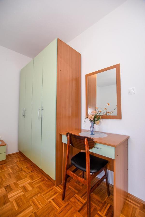 Apartmani Marija Ljubica Паг Екстериор снимка