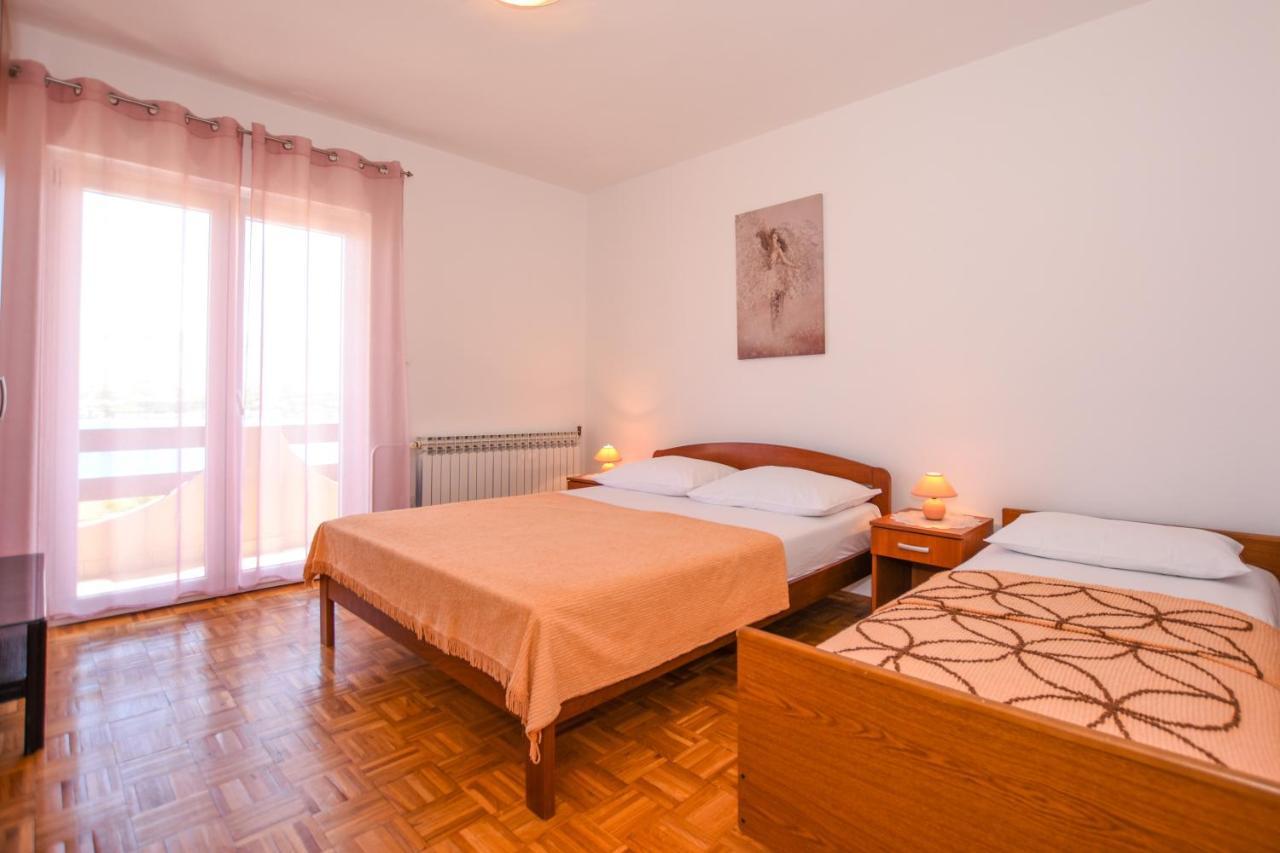Apartmani Marija Ljubica Паг Екстериор снимка