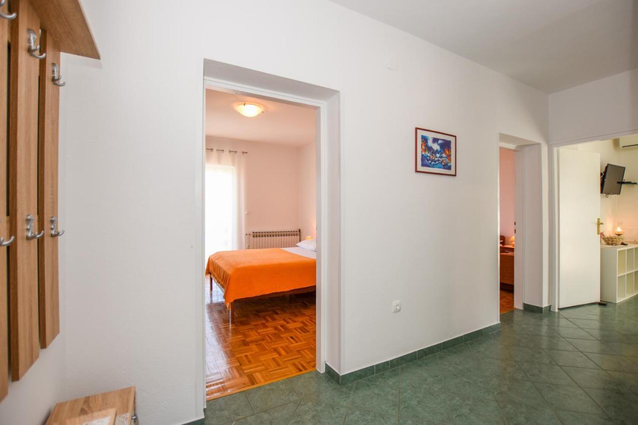 Apartmani Marija Ljubica Паг Екстериор снимка