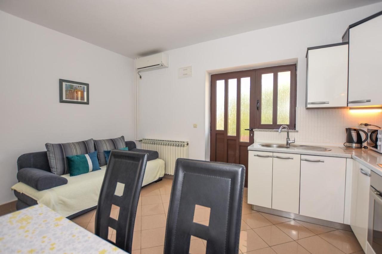 Apartmani Marija Ljubica Паг Екстериор снимка