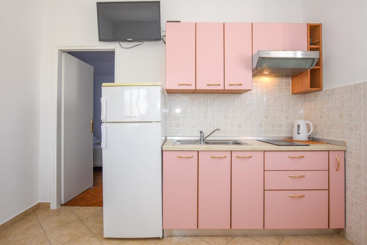 Apartmani Marija Ljubica Паг Екстериор снимка