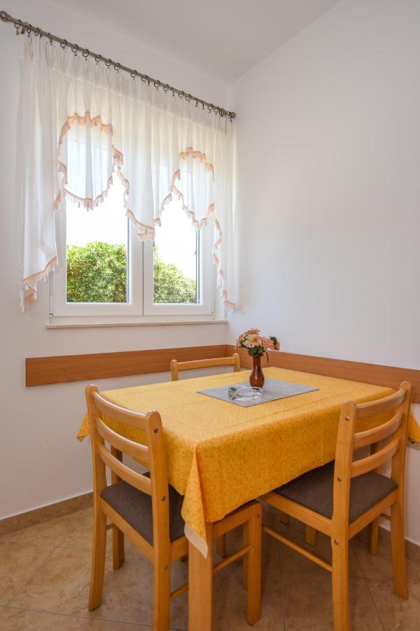 Apartmani Marija Ljubica Паг Екстериор снимка