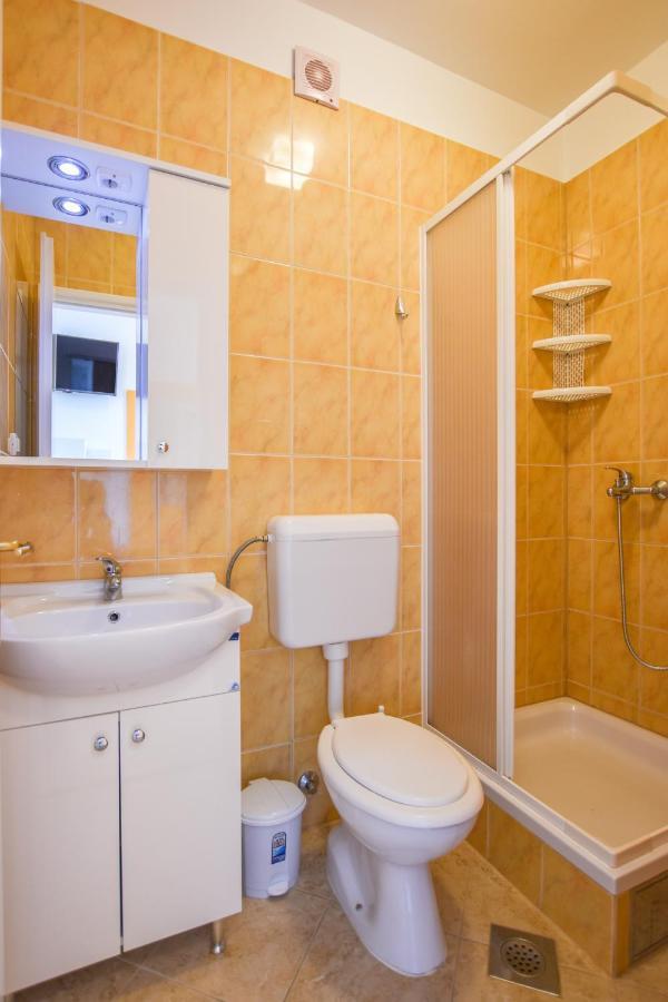 Apartmani Marija Ljubica Паг Екстериор снимка