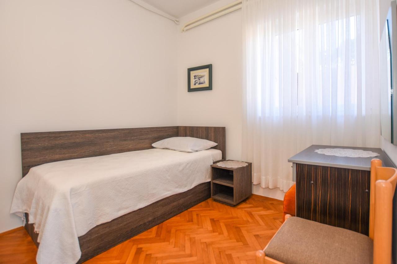 Apartmani Marija Ljubica Паг Екстериор снимка