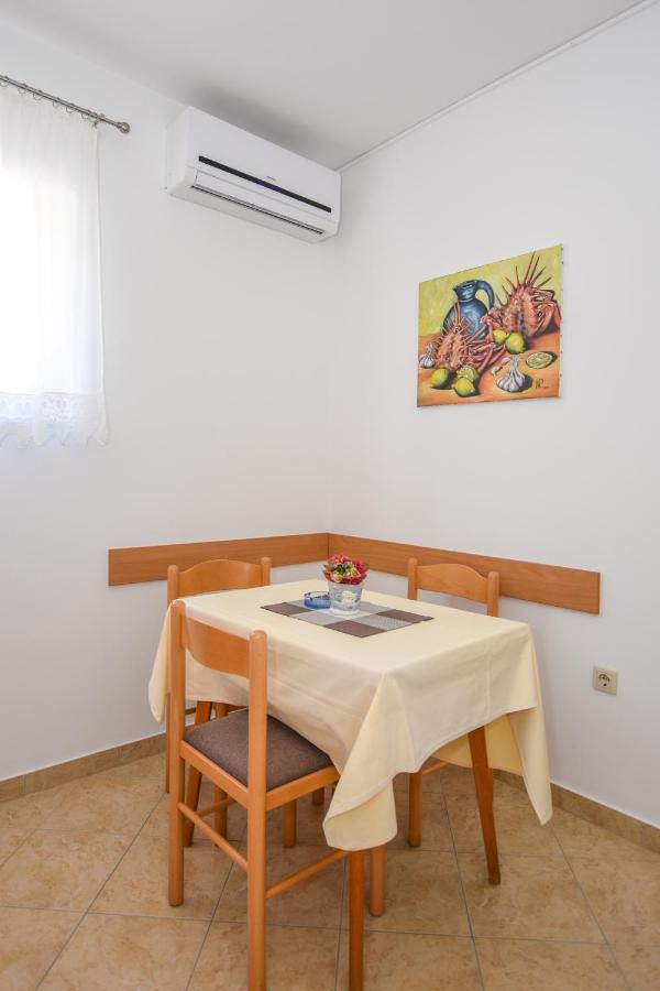 Apartmani Marija Ljubica Паг Екстериор снимка