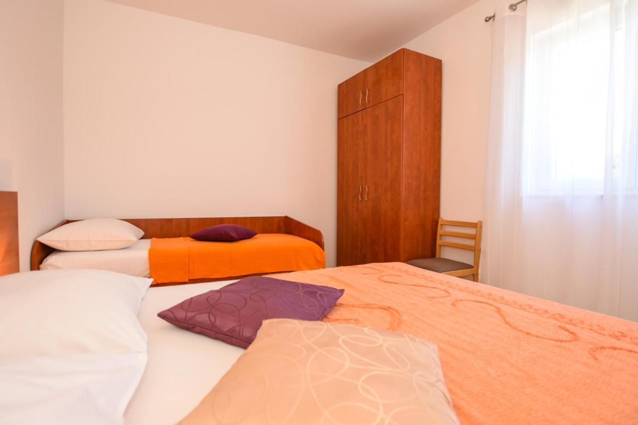 Apartmani Marija Ljubica Паг Екстериор снимка
