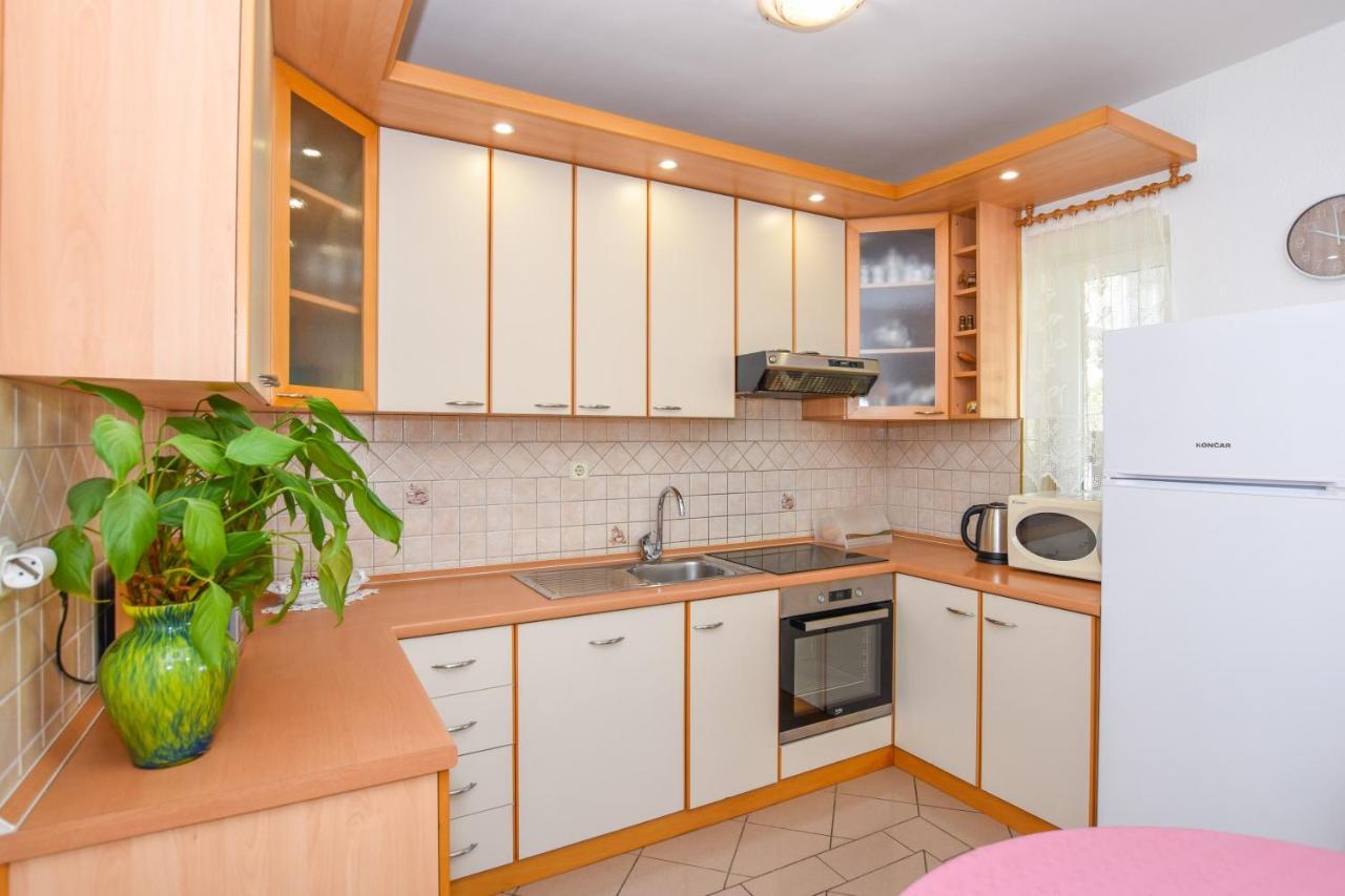 Apartmani Marija Ljubica Паг Екстериор снимка