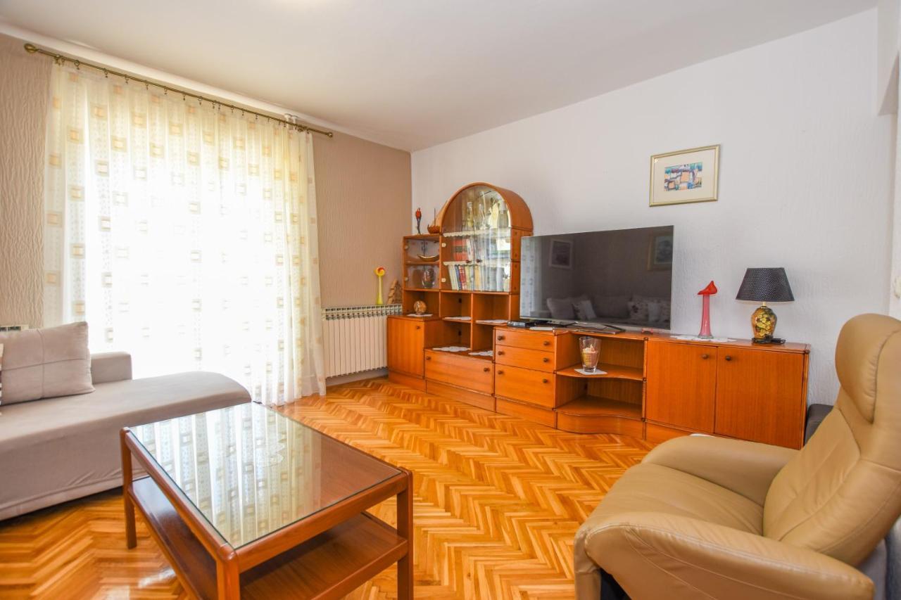 Apartmani Marija Ljubica Паг Екстериор снимка