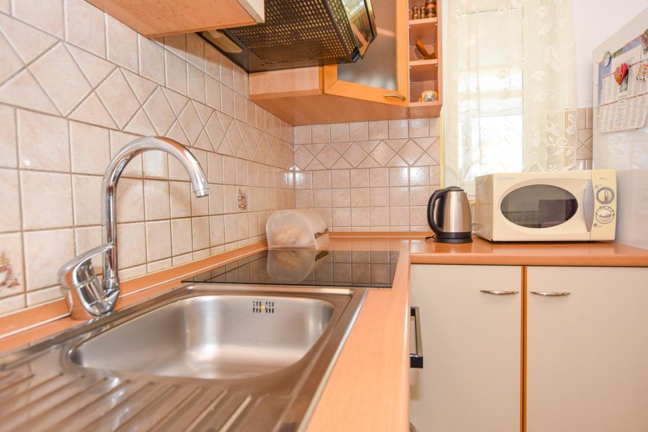 Apartmani Marija Ljubica Паг Екстериор снимка