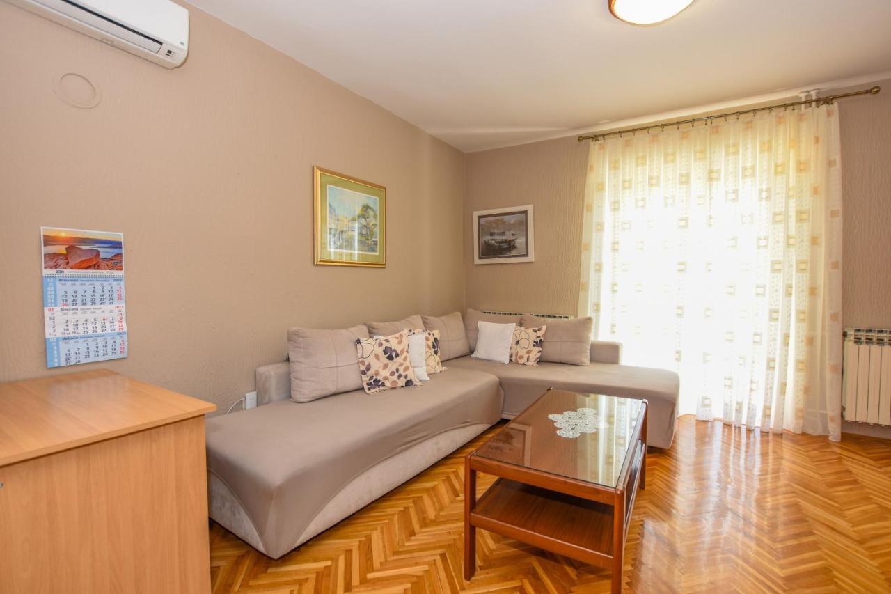 Apartmani Marija Ljubica Паг Екстериор снимка