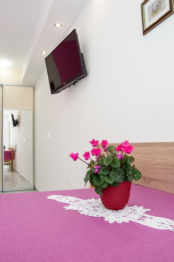 Apartmani Marija Ljubica Паг Екстериор снимка