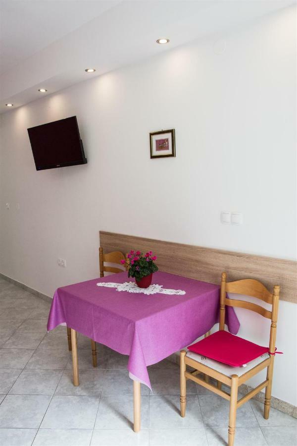 Apartmani Marija Ljubica Паг Екстериор снимка