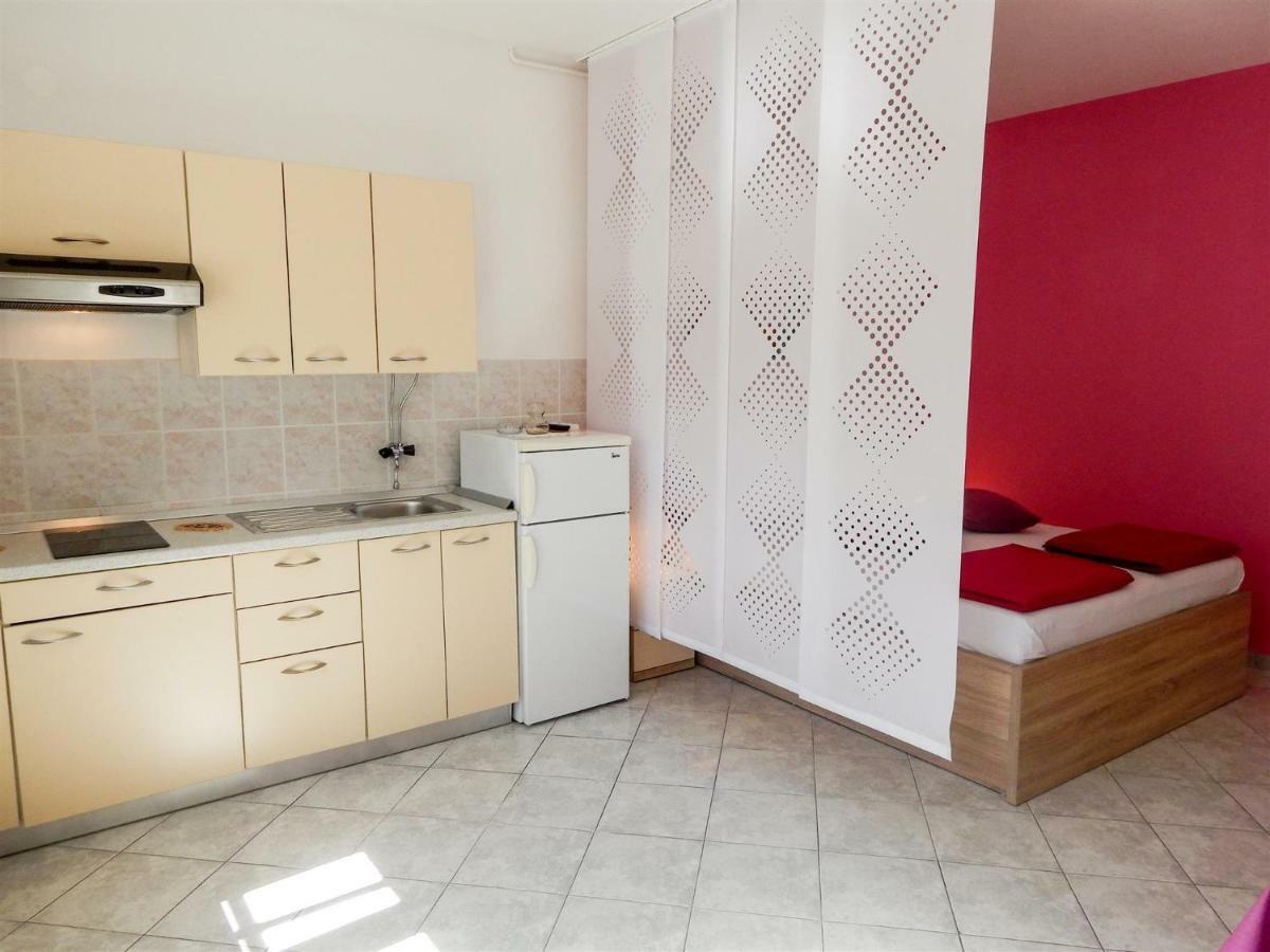 Apartmani Marija Ljubica Паг Екстериор снимка